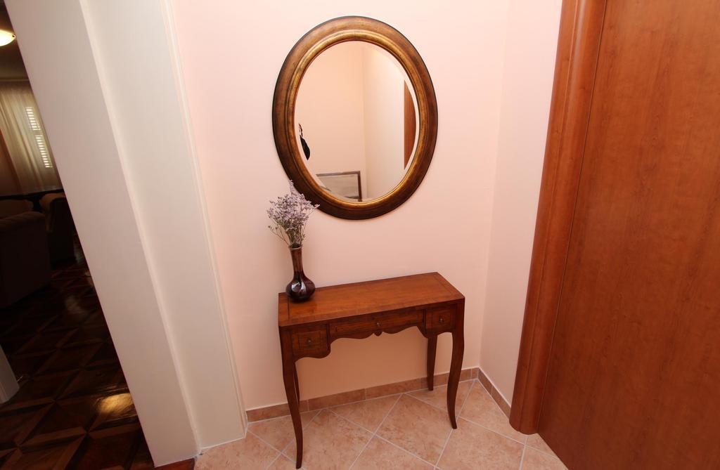 Apartments Casa Menis โรวีน ภายนอก รูปภาพ