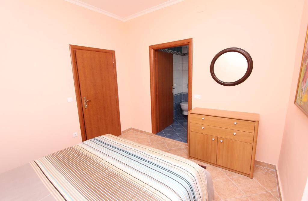 Apartments Casa Menis โรวีน ภายนอก รูปภาพ