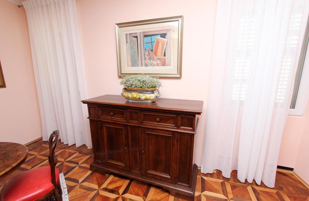 Apartments Casa Menis โรวีน ภายนอก รูปภาพ