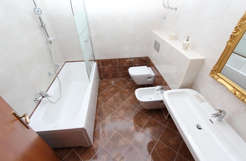 Apartments Casa Menis โรวีน ภายนอก รูปภาพ